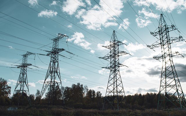 ΙΕΝΕ: Καθαρός εξαγωγέας ρεύματος η Ελλάδα, ανοδική τροχιά στις τιμές ενέργειας – Η ακτινογραφία της αγοράς