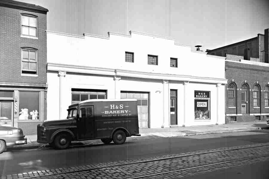 the-mcdonald’s-bun:-a-greek-american-bakery-story