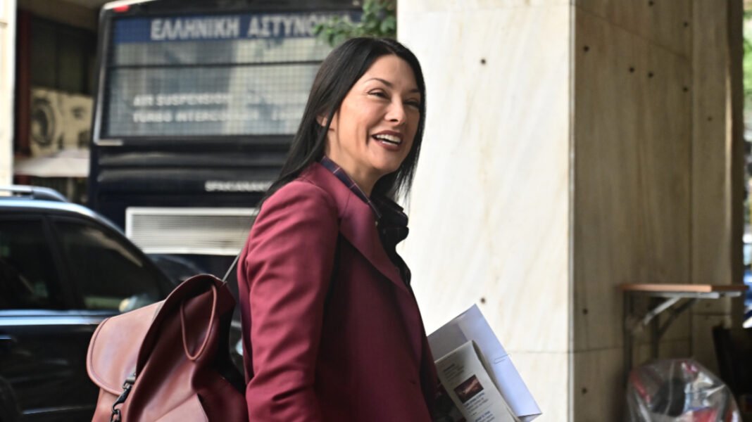 Νάντια σε Ανδρουλάκη: Τράβηξε πίσω τον αλγόριθμο