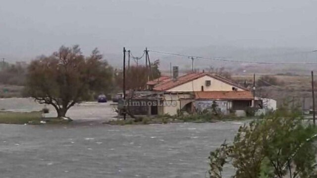 Η-κακοκαιρία-χτυπά-τη-Λήμνο:-«Πνίγηκε»-το-Διαπόρι,-επιχείρηση-απεγκλωβισμού-δύο-ατόμων,-βίντεο-και-φωτογραφίες
