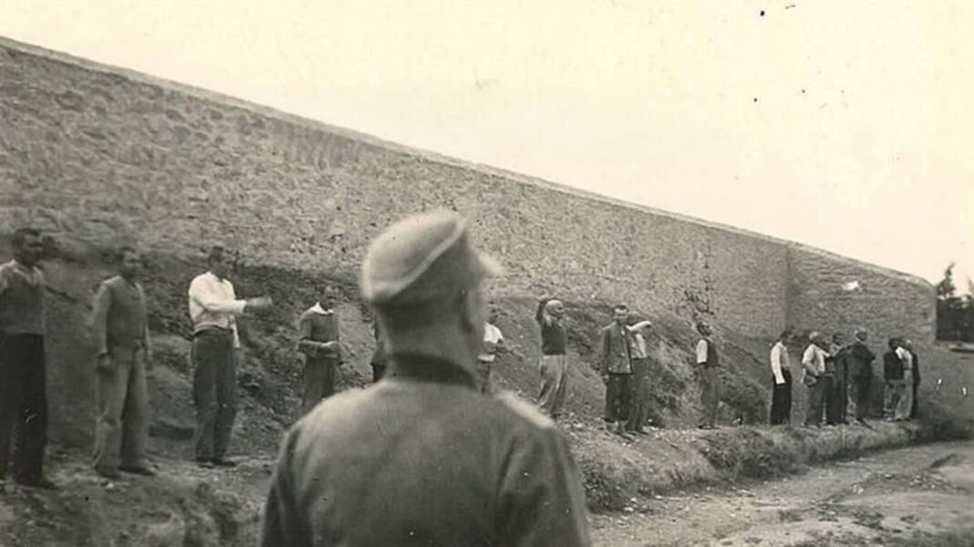 Επικοινωνία Κακλαμάνη – Μενδώνη για τις φωτογραφίες των 200 εκτελεσθέντων της Καισαριανής – «Αν αποκτηθούν, θα παραχωρηθούν στη Βουλή»