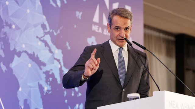 Μητσοτάκης:-Στις-εκλογές-του-2027-οι-Έλληνες-θα-κληθούν-να-απαντήσουν-αν-θέλουν-μία-Ελλάδα-ασφαλή-ή-ακυβέρνητο-καράβι,-δείτε-live