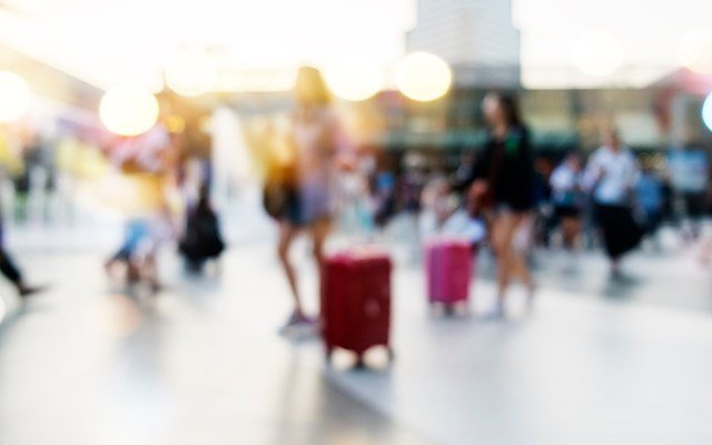 Alpha Bank: Ιστορικά υψηλές επιδόσεις για τον ελληνικό τουρισμό – Οι ευκαιρίες και τα εμπόδια