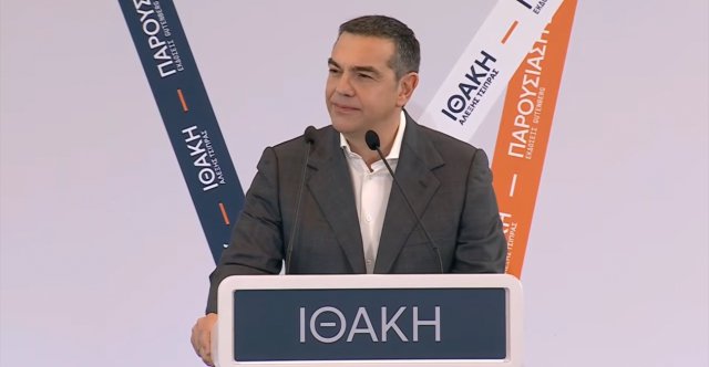 Ο-Αλέξης-Τσίπρας-παρουσίασε-το-βιβλίο-του-«Ιθάκη»-στη-Λάρισα