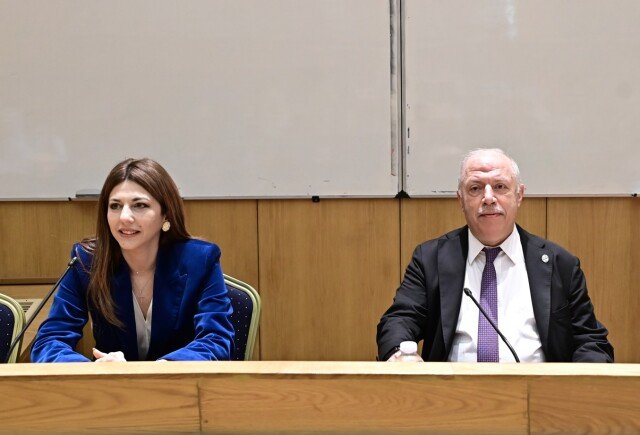 Ζαχαράκη:-Στόχος-μας-ένα-πιο-δίκαιο-σύστημα,-όπου-η-μάθηση-θα-αποτιμάται-ως-διαδρομή