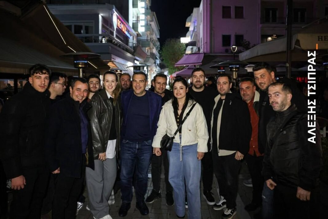 Αλέξης-Τσίπρας:-«Μαζί-στο-νέο-καράβι-για-την-Ιθάκη»-–-Συνάντηση-με-νέους-στη-Λάρισα