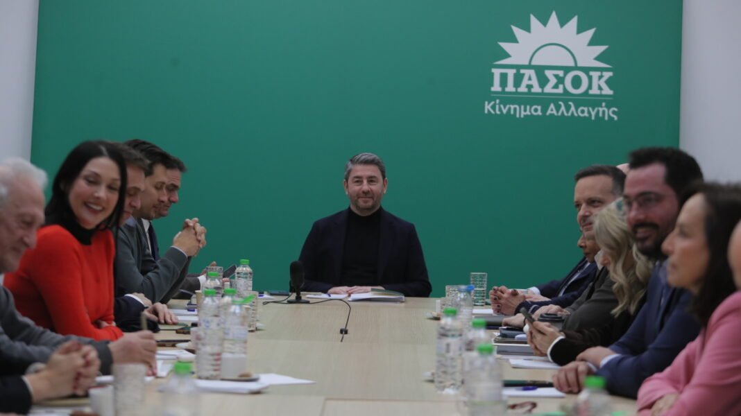 Το ΠΑΣΟΚ μένει με 32 βουλευτές μετά την διαγραφή Παρασκευαΐδη, οι ανεξάρτητοι σε αριθμό ρεκόρ, φτάνουν τους 27