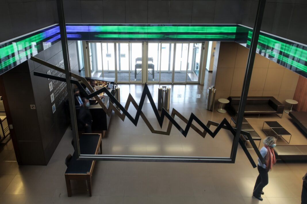 Βαρύς-ο-λογαριασμός-για-το-ΧΑ.:-Εθνική-και-ΟΠΑΠ-σέρνουν-τον-δείκτη-στo-1,14%