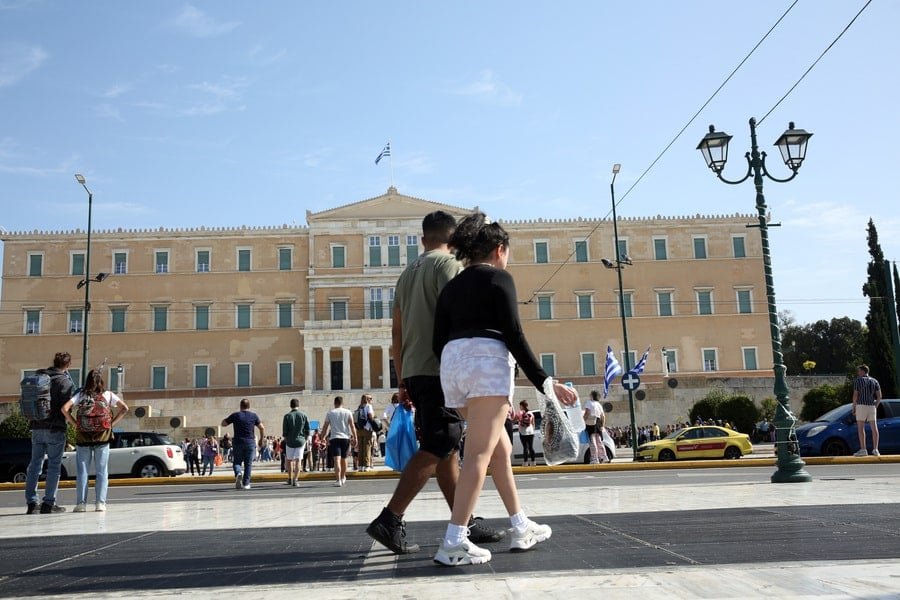 Bill Expanding Postal Voting for Greeks Abroad Tabled in Parliament