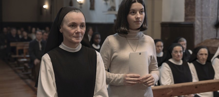 Η ταινία «Όλες οι Κυριακές» από την Ισπανία που διχάζει ανάμεσα στην πίστη και την ελευθερία | Στα σινεμά