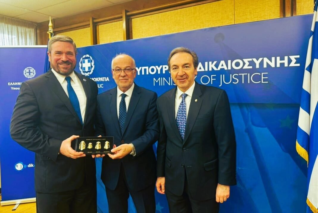 Υπουργείο Δικαιοσύνης: Συνάντηση Φλωρίδη-Μπούγα με τον υποδιοικητή του FBI – Τι συζήτησαν