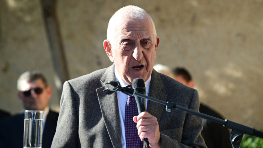 Κακλαμάνης: Η Βουλή θα προσλάβει ένα από τα 12 παιδιά πολύτεκνης οικογένειας