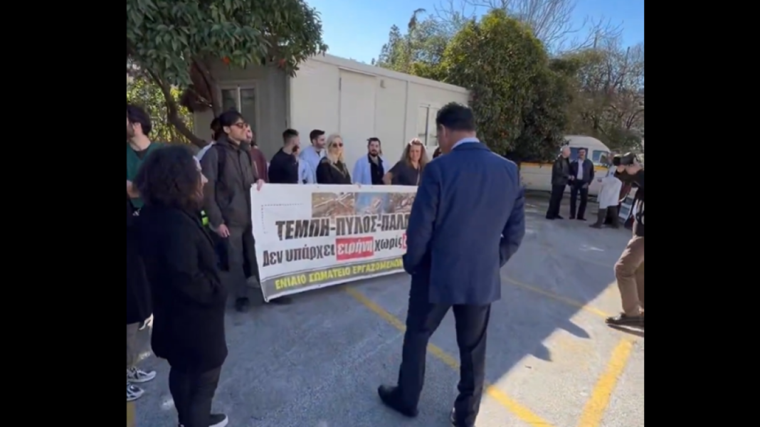 O διάλογος του Γεωργιάδη με διαδηλωτές έξω από το Αρεταίειο που του είπαν «είμαστε με τη Χαμάς», δείτε βίντεο