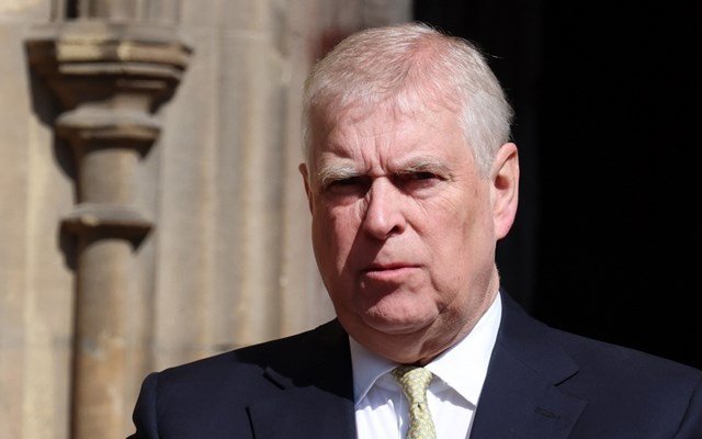 Οι-Βρετανοί-επικροτούν-τη-σύλληψη-Άντριου:-“Του-αξίζει”