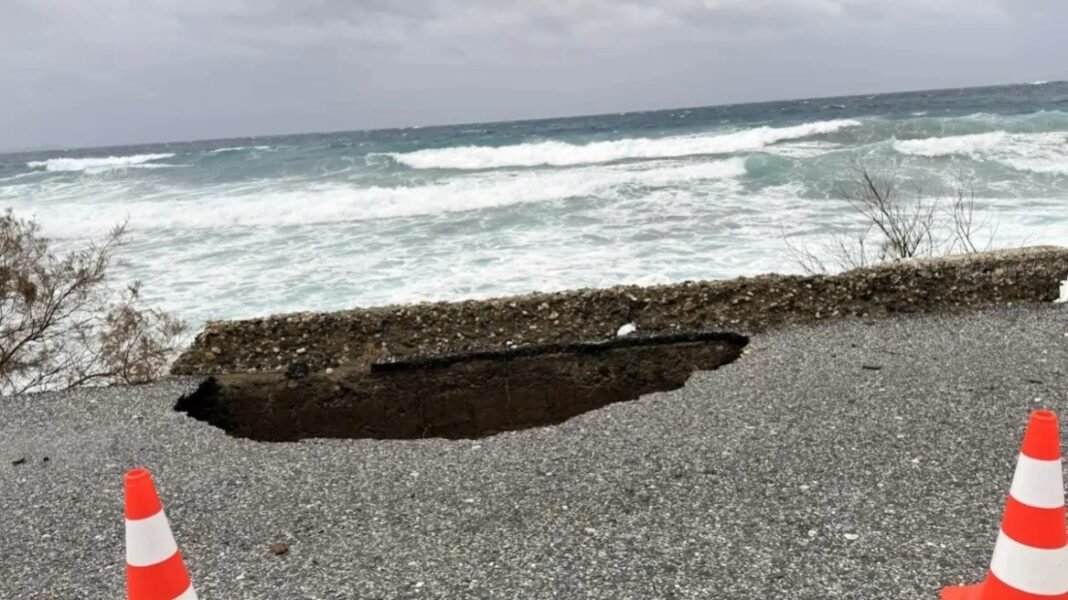 Σε κατάσταση έκτακτης ανάγκης η Τήνος, μεγάλες ζημιές στο νησί από το πέρασμα της κακοκαιρίας