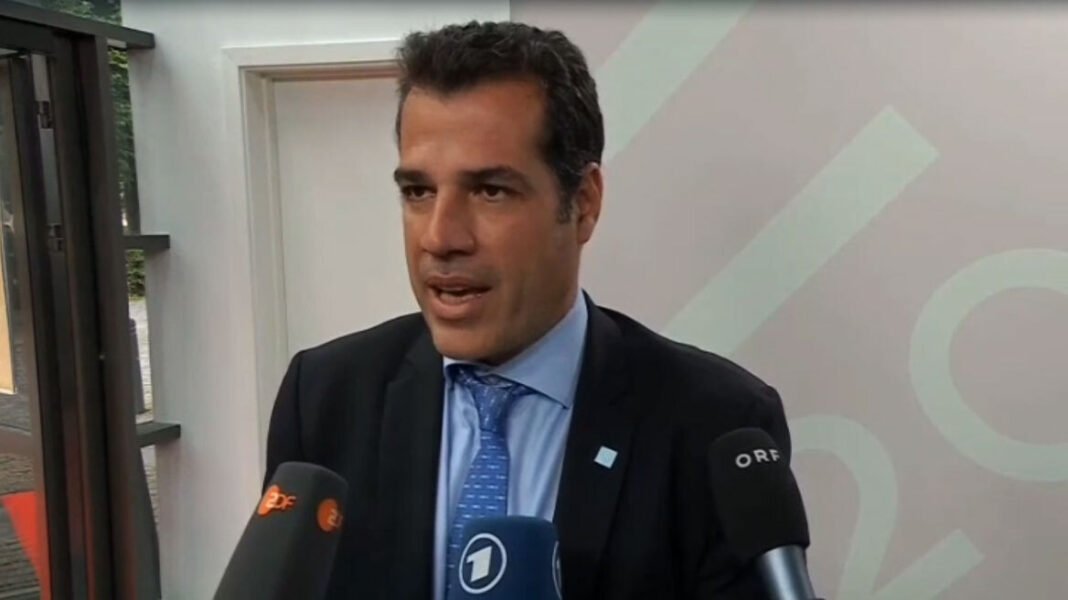 Πλεύρης: Επιβαρυμένα τα νησιά από τις ροές μεταναστών, στόχος η αποσυμφόρηση κι η στήριξή τους