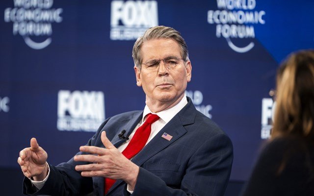 Μπέσεντ: Με τους νέους δασμούς τα κρατικά έσοδα θα παραμείνουν αμετάβλητα το 2026