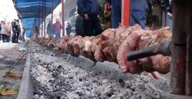 Κοντοσούβλι-130-μέτρων-για-ρεκόρ-Γκίνες-στην-Αμφίκλεια,-δείτε-βίντεο