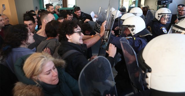 Καρανίκας για τα επεισόδια με τον Γεωργιάδη στη Νίκαια: Παρακμιακοί δημόσιοι υπάλληλοι που βελάζουν με κραυγές και επιτίθενται χωρίς επιχειρήματα