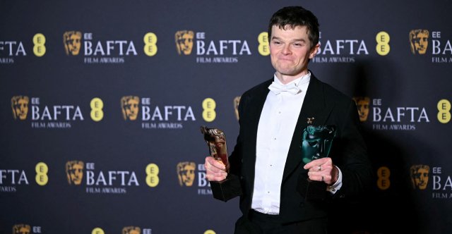 Ρόμπερτ Αραμάγιο: Ποιος είναι ο ηθοποιός που έβαλε τέλος στο νικηφόρο σερί του Τιμοτέ Σαλαμέ και κατέκτησε δύο BAFTA