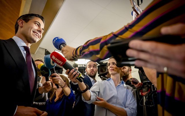 Ολλανδία: Ορκίστηκε η νέα κυβέρνηση υπό τον κεντρώο Ρομπ Γέτεν