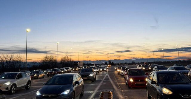 Χαμηλές ταχύτητες σε Αγίους Θεοδώρους, Κινέτα, Μέγαρα και στην Αττική Οδό από Σπάτα ως Μαραθώνος, από Σχηματάρι ξεκινούν οι καθυστερήσεις στην Αθηνών