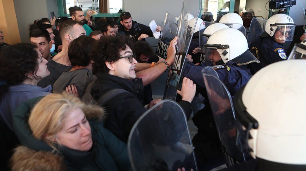 Καρανίκας για τα επεισόδια με τον Γεωργιάδη στη Νίκαια: Παρακμιακοί δημόσιοι υπάλληλοι που βελάζουν με κραυγές και επιτίθενται χωρίς επιχειρήματα