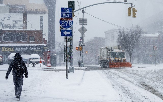 Σφοδρή χιονοθύελλα πλήττει τις βορειοανατολικές ΗΠΑ – Έκλεισαν αεροδρόμια, χωρίς ρεύμα 660.000 νοικοκυριά