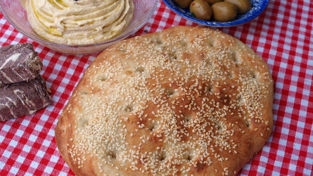 Λαγάνες-στην-Αθήνα:-12-φούρνοι-που-ξενυχτούν-για-την-Καθαρά-Δευτέρα