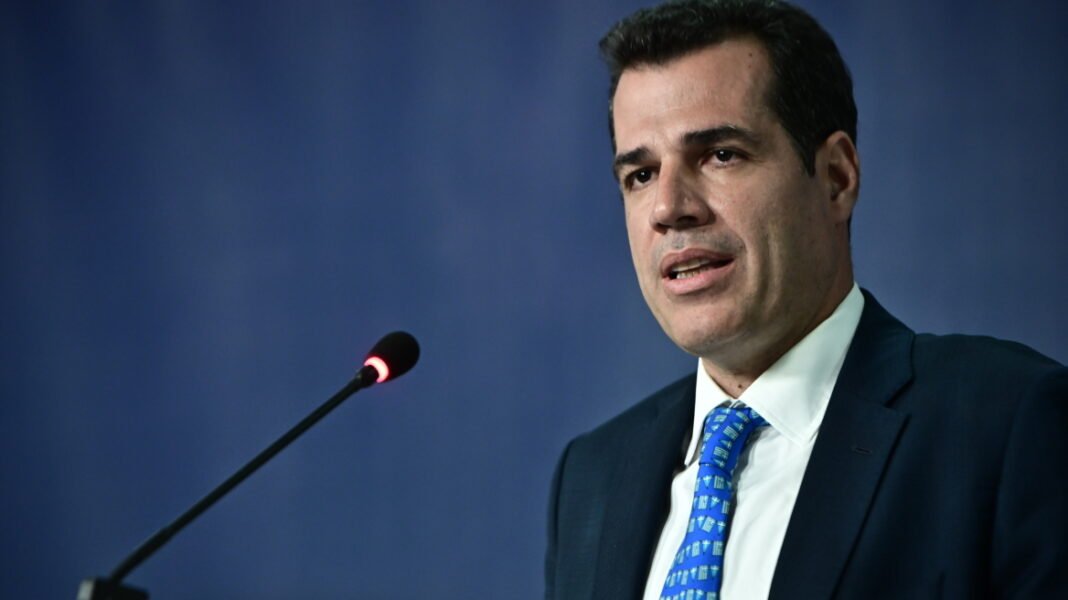 Πλεύρης για το ναυάγιο στην Κρήτη: Εμπορικό το πλοίο που προσέγγισε τους μετανάστες, αν ήταν του Λιμενικού θα φώναζαν οι ΜΚΟ