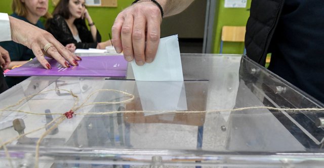 Δημοσκόπηση Interview: Στο 31,6% η ΝΔ στην εκτίμηση εκλογικού αποτελέσματος, πίσω από τον Τσίπρα η Καρυστιανού