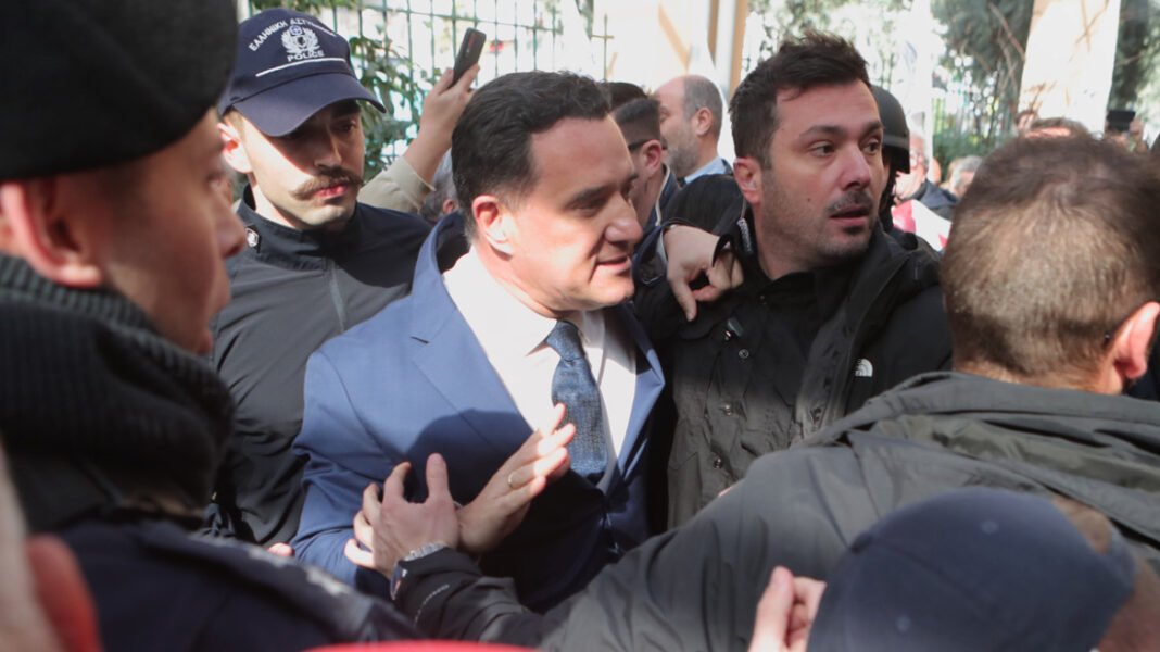 Γεωργιάδης: «Δείτε όλο το βίντεο από τα επεισόδια στο νοσοκομείο της Νίκαιας, δεν είμαι ο θύτης, αλλά το θύμα της βίας»