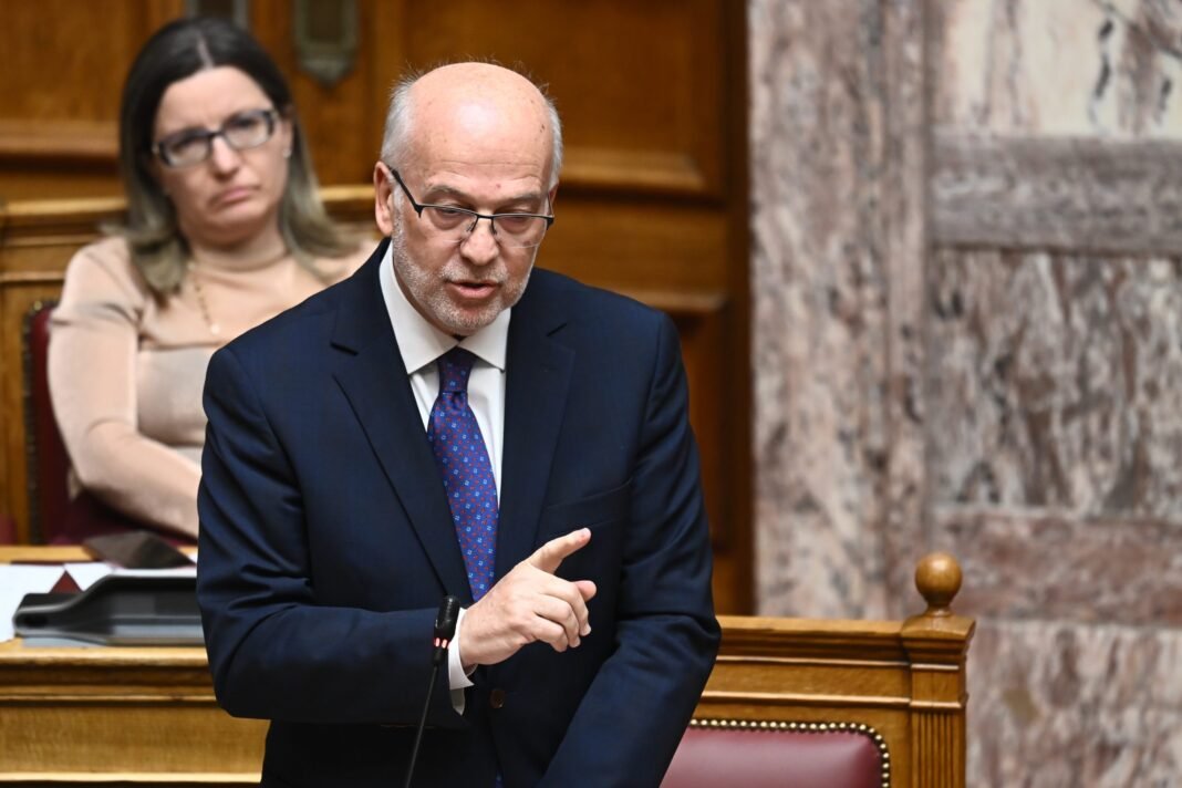 Φλωρίδης για Τέμπη: Η εισαγγελική παραγγελία για τις εκταφές έχει εξαιρετική σαφήνεια