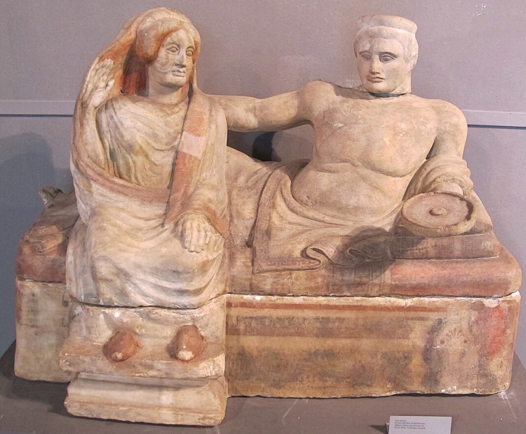 2,400-year-old-etruscan-funerary-urn-of-bride-and-groom-restored-to-original-colors