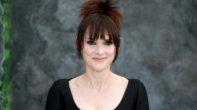 Η Γουινόνα Ράιντερ μπαίνει στην τρίτη σεζόν του «Wednesday»