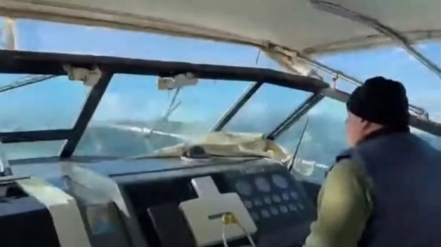 Βραβεύτηκε ο καπετάνιος που μετέφερε 3χρονο εν μέσω θαλασσοταραχής από την Σκιάθο για να σωθεί: Η ζωή είναι μικρή και πρέπει να βοηθάμε