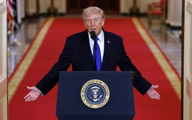 Τραμπ: Οι ηγέτες του Ιράν θέλουν διάλογο, θα μιλήσω μαζί τους – Ο πόλεμος μπορεί να διαρκέσει “περίπου τέσσερις εβδομάδες”