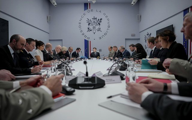 Βρετανία, Γαλλία και Γερμανία έτοιμες να παρέμβουν με “αναγκαία αμυντικά μέτρα” μετά τις επιθέσεις του Ιράν