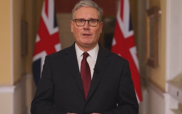 Στάρμερ: Θα επιτρέψουμε στις ΗΠΑ να χρησιμοποιήσουν βάσεις μας για αμυντικά πλήγματα κατά πυραύλων του Ιράν