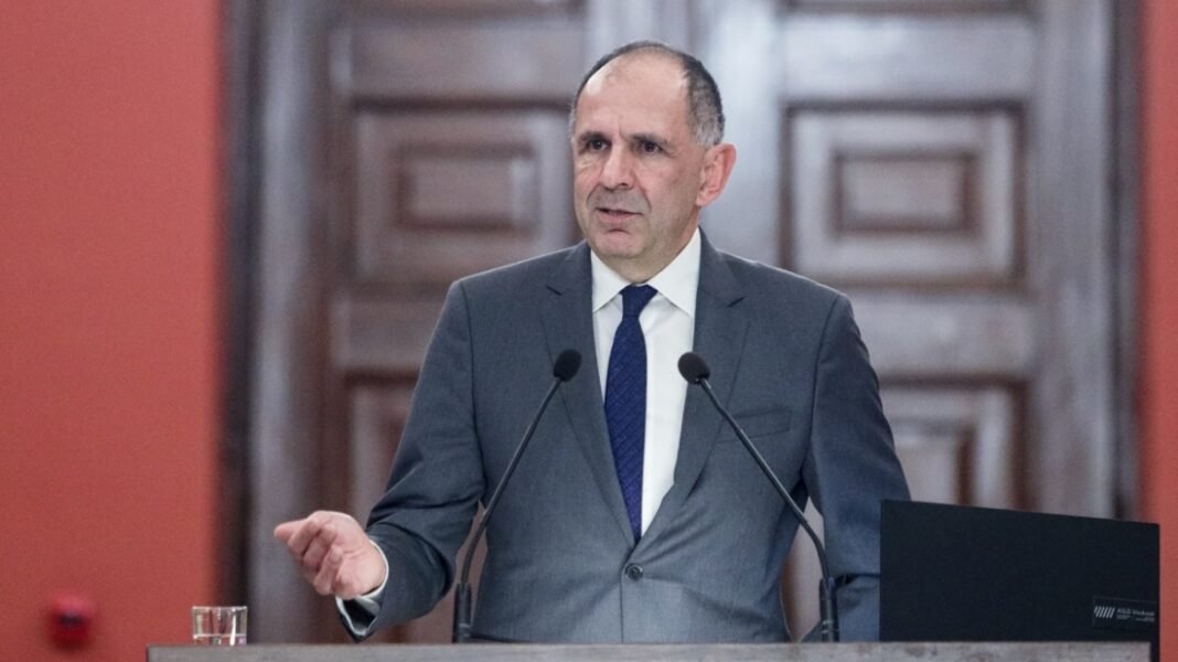 Τηλεδιάσκεψη Γεραπετρίτη με τους πρέσβεις της Ελλάδας σε Ιράν και Μέση Ανατολή