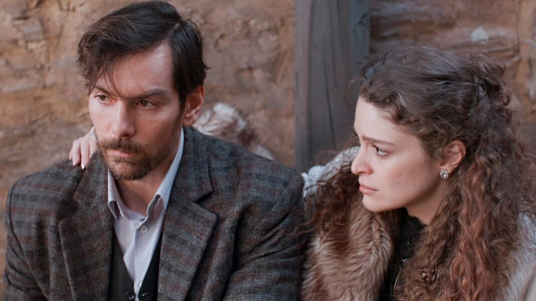 grand-hotel:-Η-Αλίκη-και-ο-Πέτρος-βιώνουν-τις-πιο-δραματικές-στιγμές-της-ζωής-τους