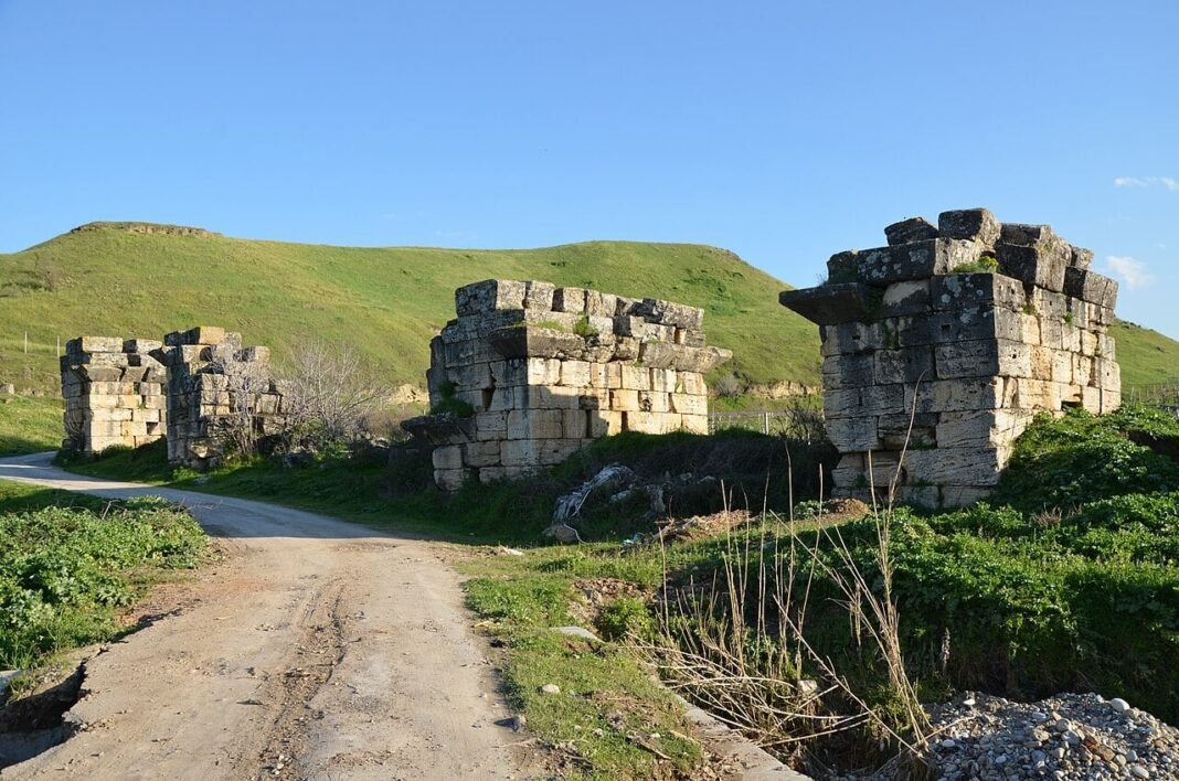 Ancient Laodicea Sees Water Flow Beneath Roman Bridge After 1,300 Years