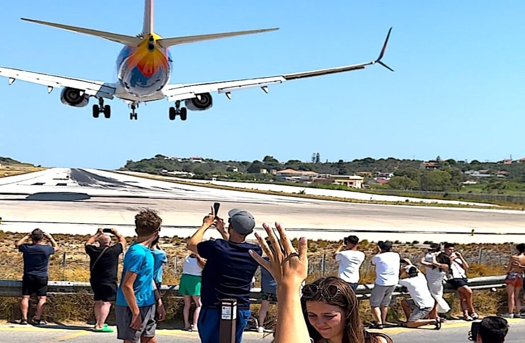 greece’s-skiathos-airport:-the-ultimate-takeoff-and-landing-thrill