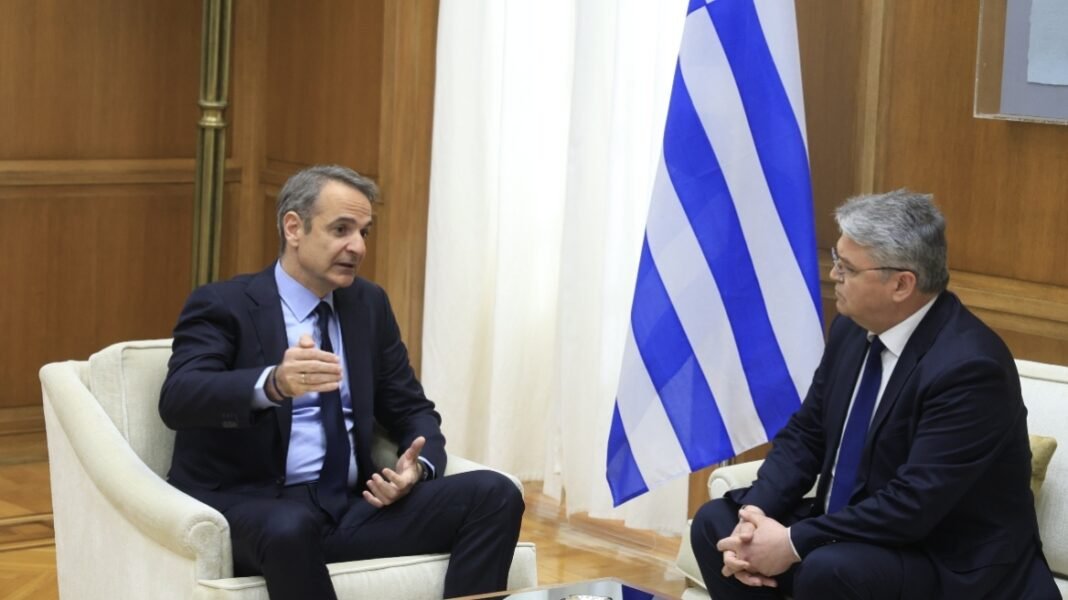 Ο Μητσοτάκης ενημέρωσε τον Νατσιό για τις εξελίξεις στη Μέση Ανατολή Ο Μητσοτάκης ενημέρωσε τον Νατσιό για τις εξελίξεις στη Μέση Ανατολή