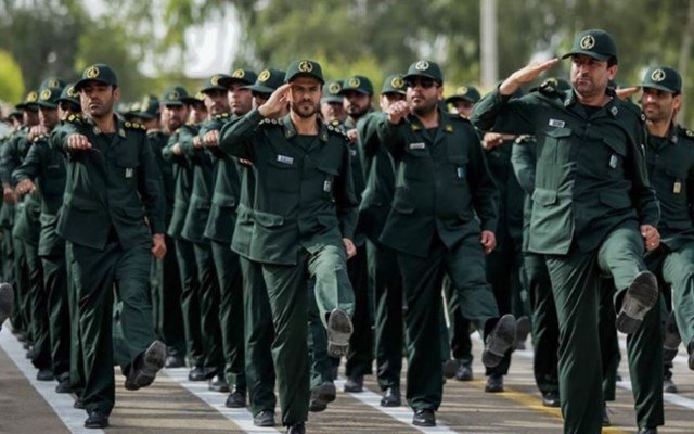 Οι Φρουροί της Επανάστασης προκαλούν το αμερικανικό πολεμικό ναυτικό να πλεύσει στο Ορμούζ