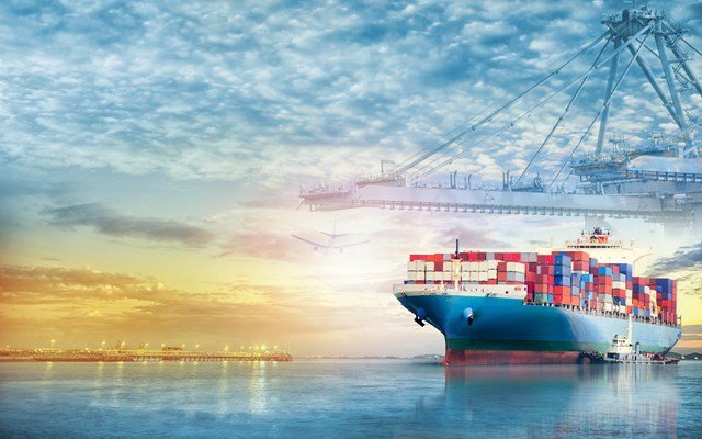 Ναυτιλία-στο-κόκκινο:-Εκτίναξη-ναύλων-και-ασφάλιστρα-στα-ύψη