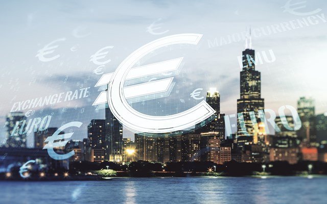 Με το βλέμμα στις τιμές πετρελαίου και φυσικού αερίου η ΕΚΤ για την αντιμετώπιση των πληθωριστικών πιέσεων