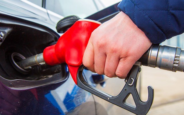 Πλαφόν σε καύσιμα, τρόφιμα: Τα πρώτα μέτρα για την κρίση ακρίβειας από τον πόλεμο