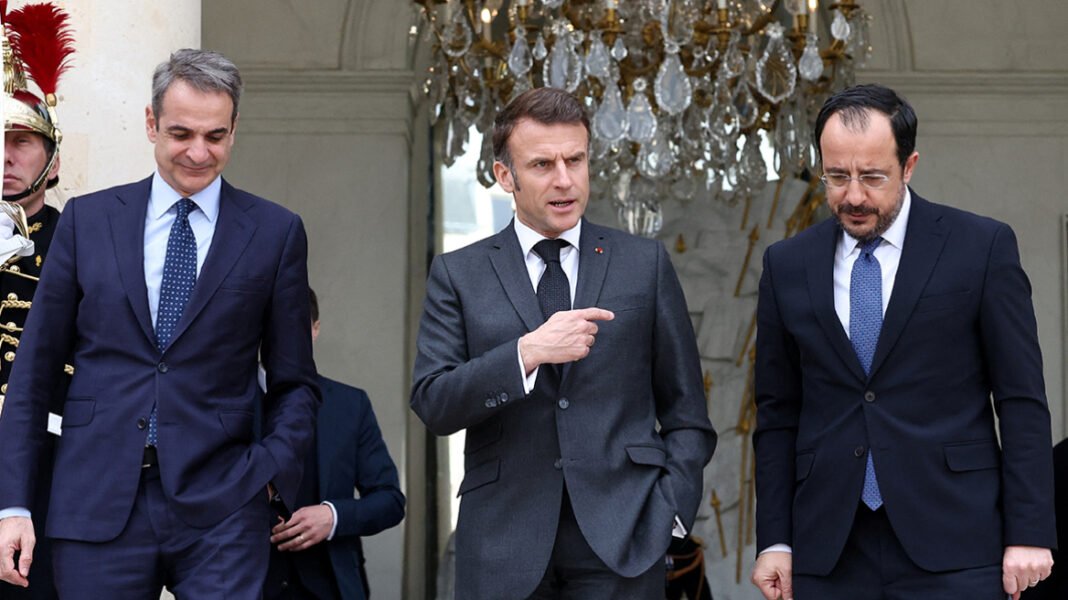 4+ 1 μηνύματα πίσω από το ευρωπαϊκό τείχος στην Κύπρο: Οι κοινές επιχειρήσεις, η δέσμευση Μακρόν και η Τουρκία