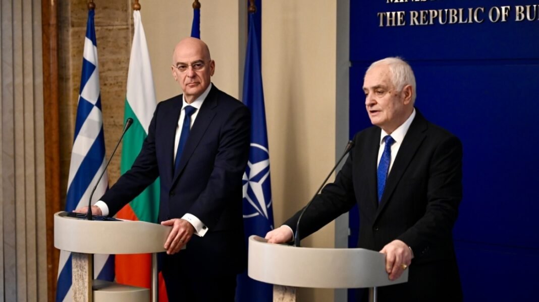 Δένδιας: Δημιουργία αναγνωρισμένου στρατιωτικού διαδρόμου το γρηγορότερο δυνατόν με Βουλγαρία και Ρουμανία Δένδιας: Δημιουργία αναγνωρισμένου στρατιωτικού διαδρόμου το γρηγορότερο δυνατόν με Βουλγαρία και Ρουμανία